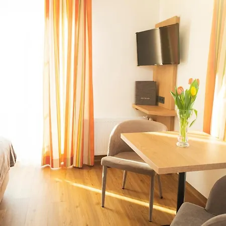 Fruehstueckspension Huber Casa de hóspedes 3*